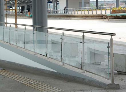 Pasamanos en acero Pasamanos en acero